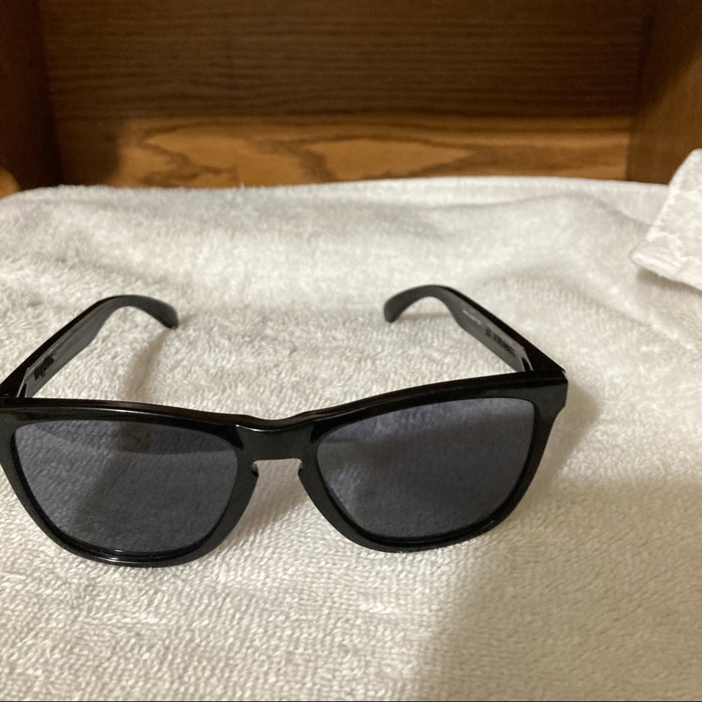 OAKLEY FROGSKIN SUNGLASSES